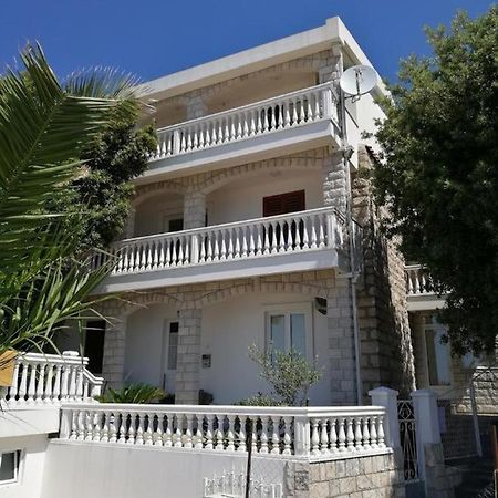 Apartmani Luksic Sutomore Ngoại thất bức ảnh