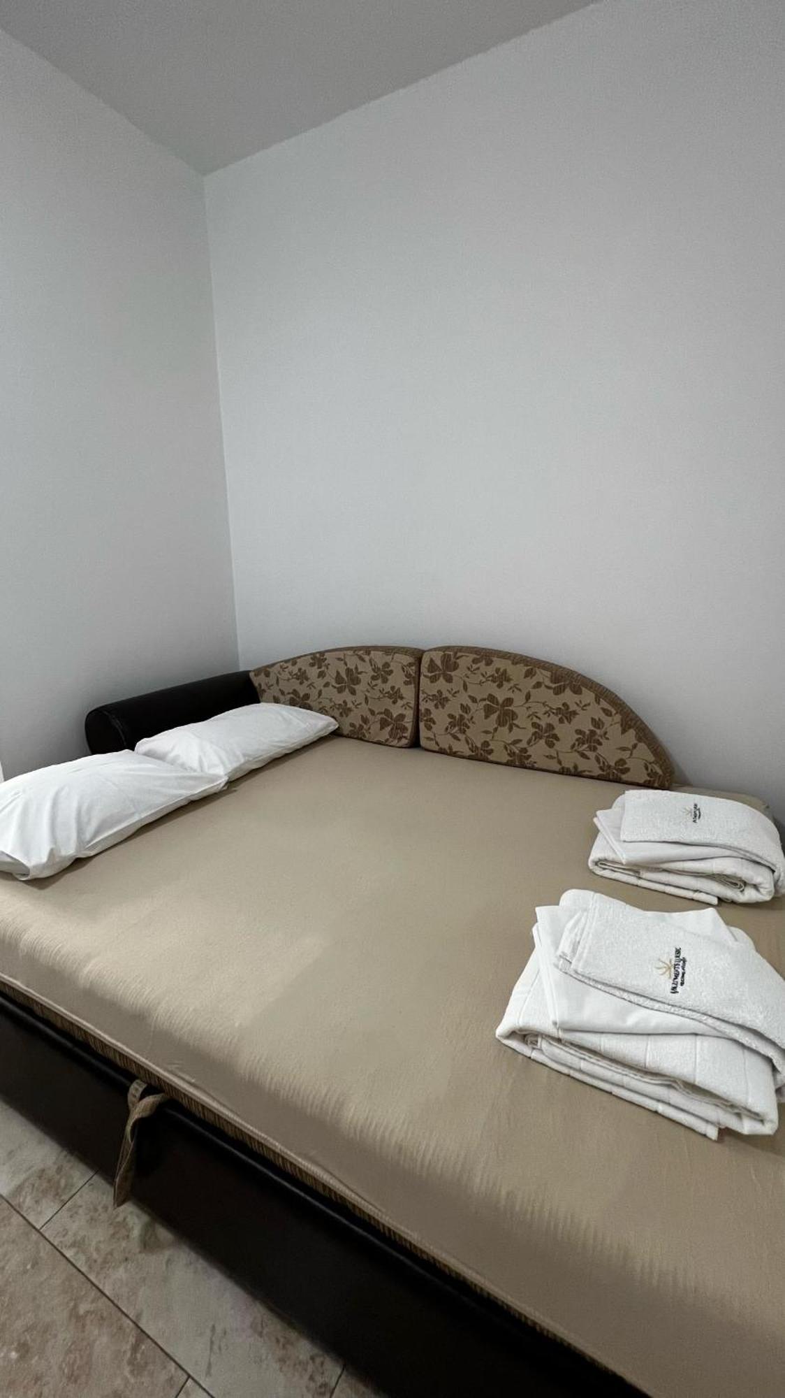 Apartmani Luksic Sutomore Ngoại thất bức ảnh