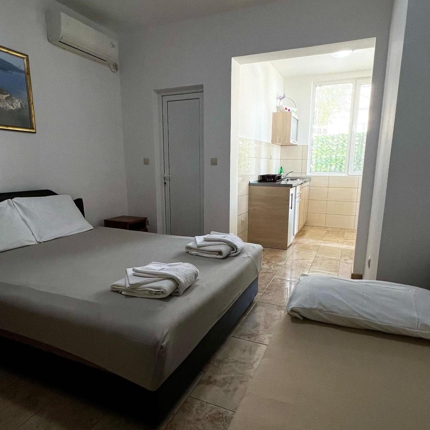 Apartmani Luksic Sutomore Ngoại thất bức ảnh