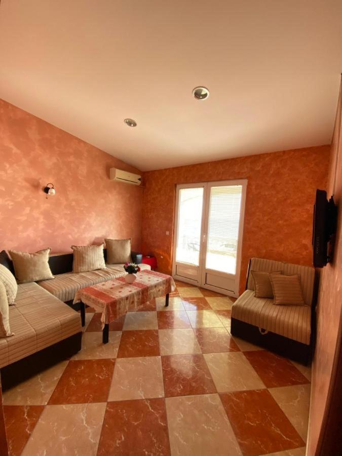 Apartmani Luksic Sutomore Ngoại thất bức ảnh