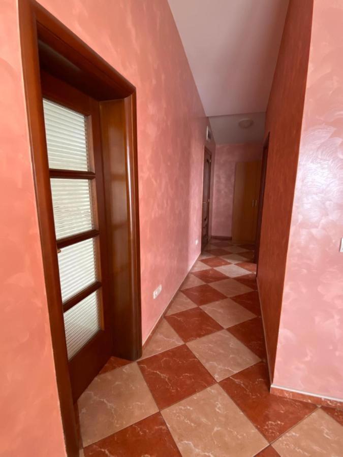 Apartmani Luksic Sutomore Ngoại thất bức ảnh