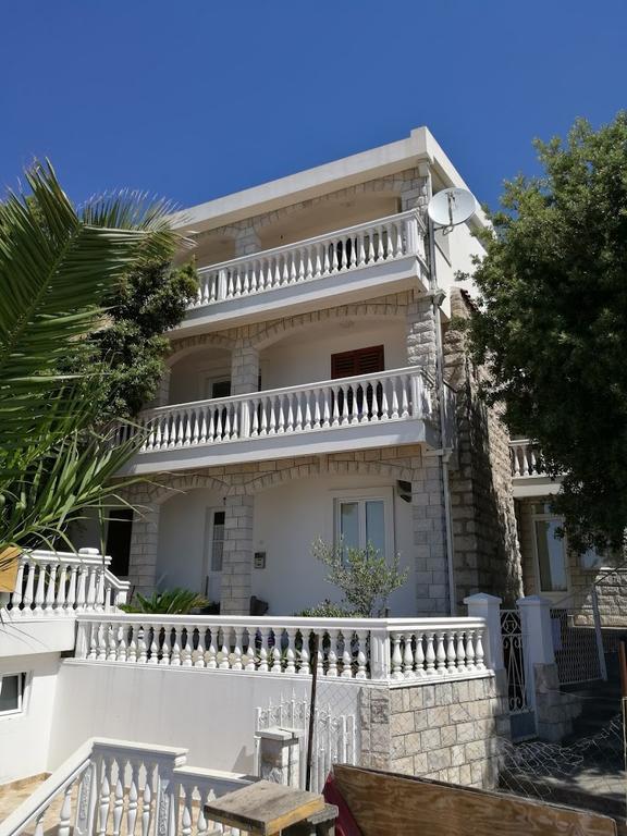 Apartmani Luksic Sutomore Ngoại thất bức ảnh