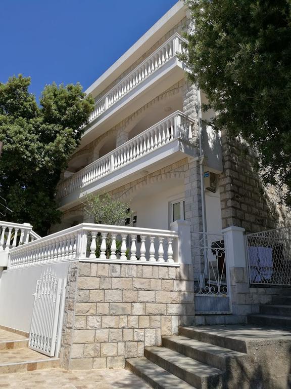 Apartmani Luksic Sutomore Ngoại thất bức ảnh
